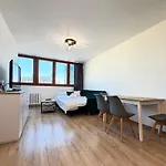 Apartament Powstańców śląskich Lavish By Bookinghost