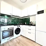 Powstańców śląskich Lavish By Bookinghost * Wrocław