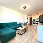 Apartamento Powstańców śląskich Lavish By Bookinghost Wrocław