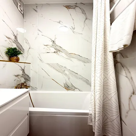 Powstancow Slaskich Lavish By Bookinghost Apartment Wroclaw